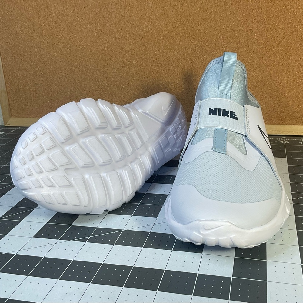 Nike flex runner 2 gs 
RARE
NWOT - Picture 8 of 10